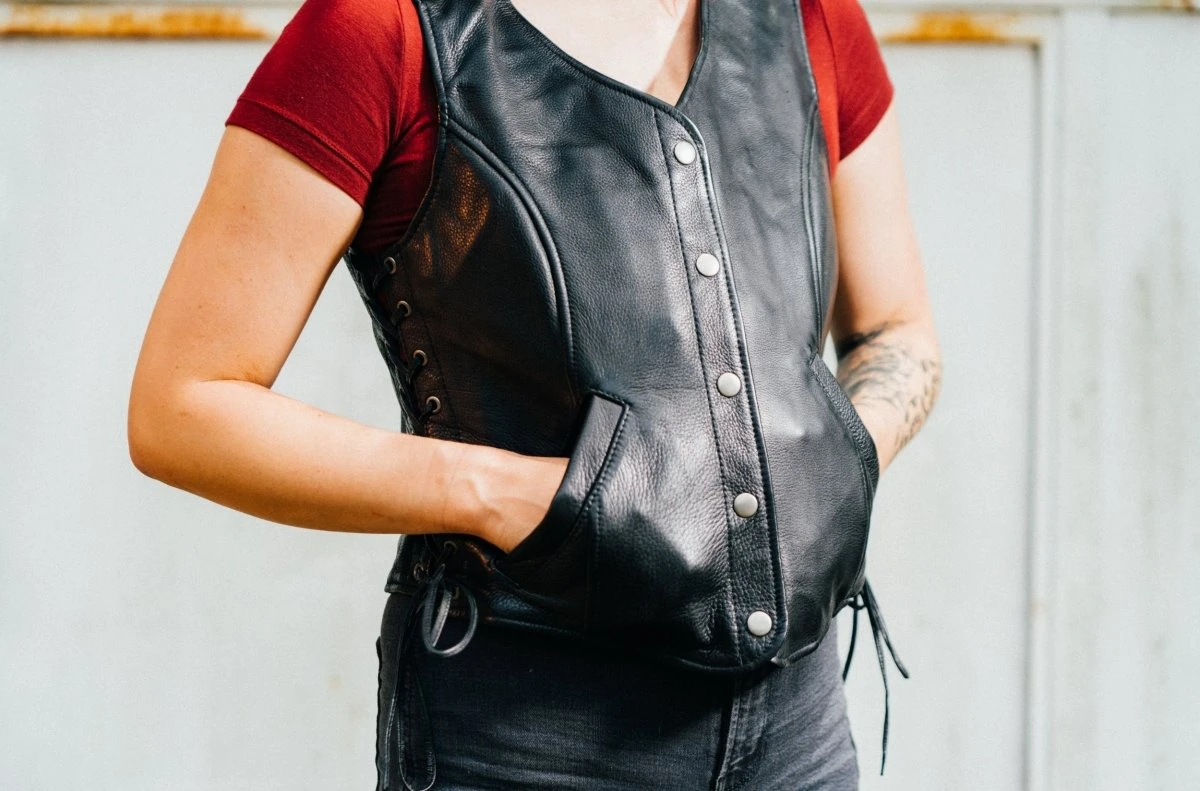Honey Badger Women's Motorcycle Leather Vest - Image 5